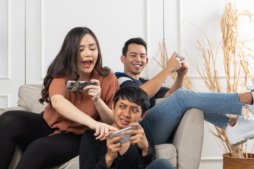 Online Games & Digital Entertainment_ Trends, Communities, and Industry Shifts